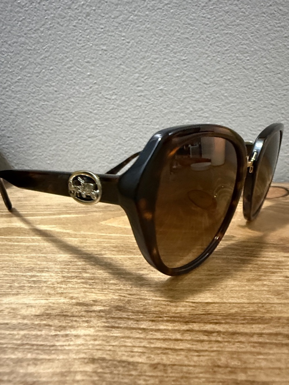 Coach Women's Sunglasses HC8331 512013 Dark Tortoise 55mm Brown Gradient Lens - Picture 5 of 10